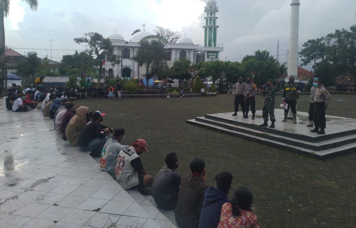 Polres Purwakarta Bubarkan Komunitas Club Motor Cegah Penyebaran Covid 19
